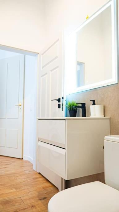 Komfortowy Apartament W Centrum Варшава Экстерьер фото